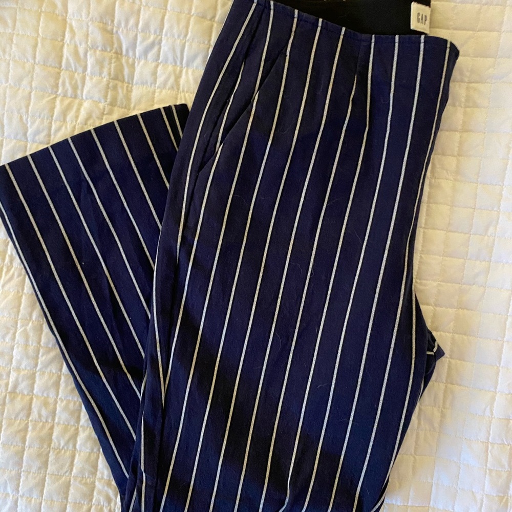 Gap navy & white pinstripe cropped pants